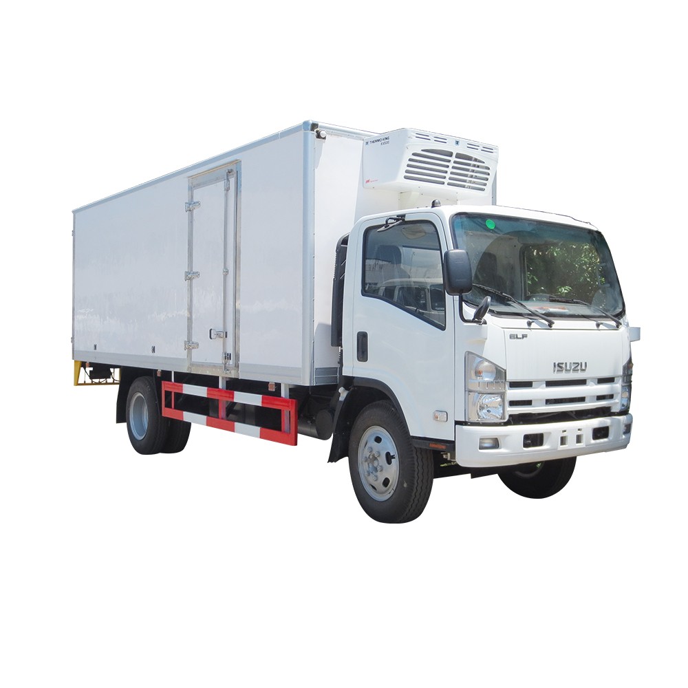 Caminhão com caixa refrigerada de 10 toneladas