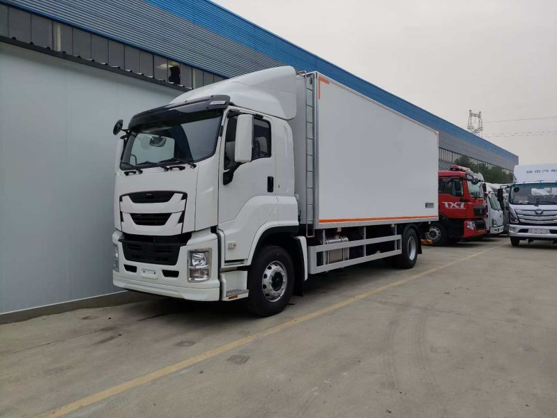 Caminhão frigorífico Isuzu GIGA de 10 toneladas