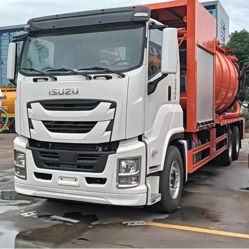 Caminhão de esgoto a vácuo ISUZU 15000 litros